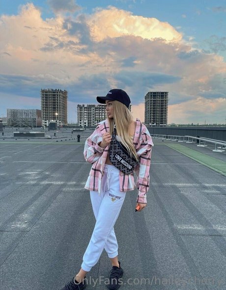 haileycherry erotic star img