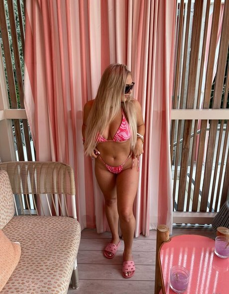 i am ellie pornstar adult pics