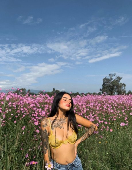 libeluna best model photo