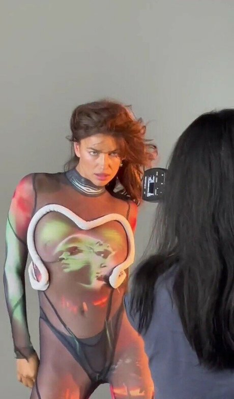 Irina Shayk erotic star pics