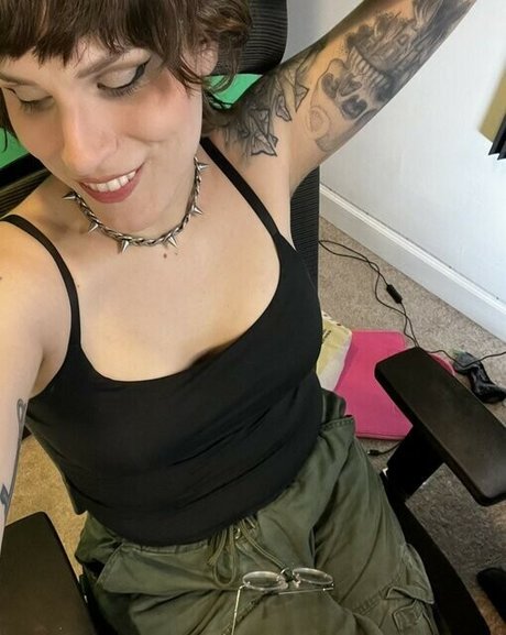 Bloodberry Tart adult model picture