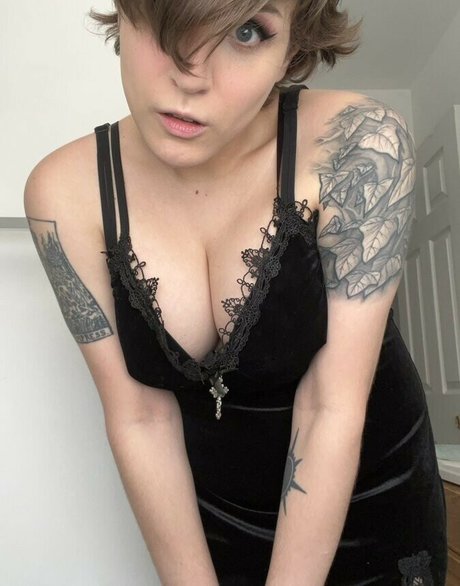 Bloodberry Tart hot pornstar img