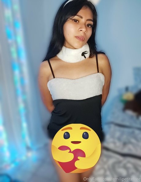 emilipetitefree naked model gallery