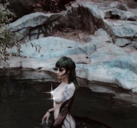 Fleshf1y model naked photo