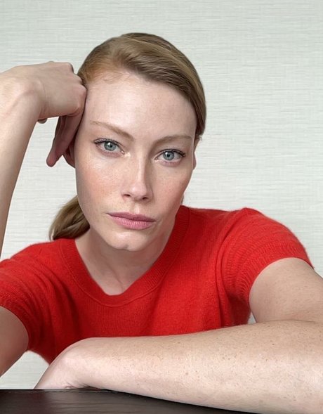 Alyssa Sutherland hd model picture