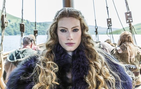 Alyssa Sutherland erotic actress img