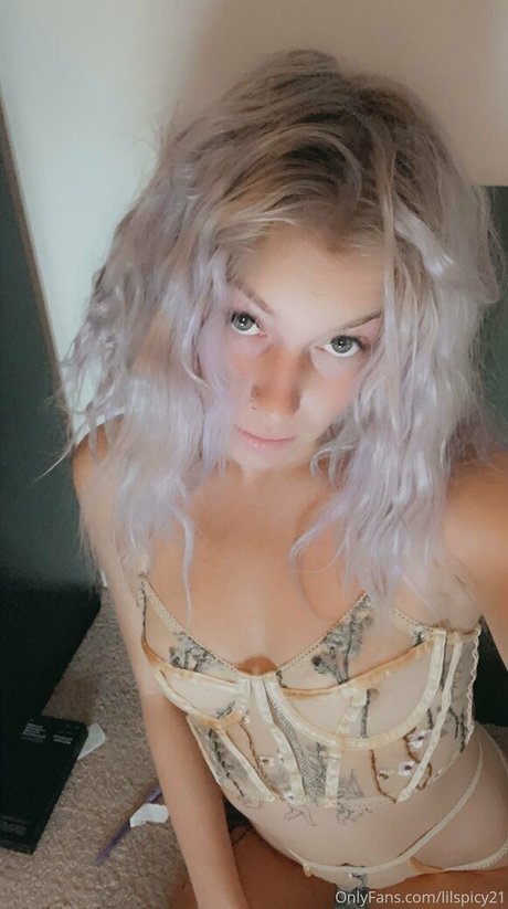 lilspicy21 hot pornstar img