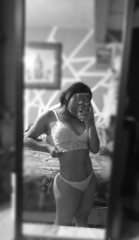 axxxvaz star exclusive pictures