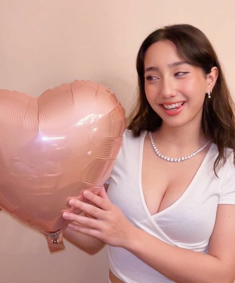 Sabrina Pezeshkian star sexy img