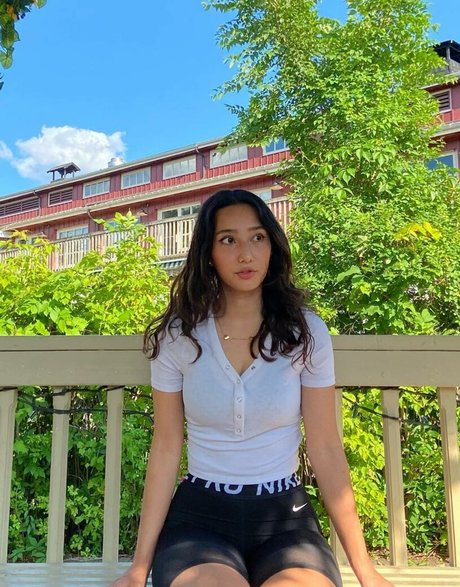 Sabrina Pezeshkian perfect star photo