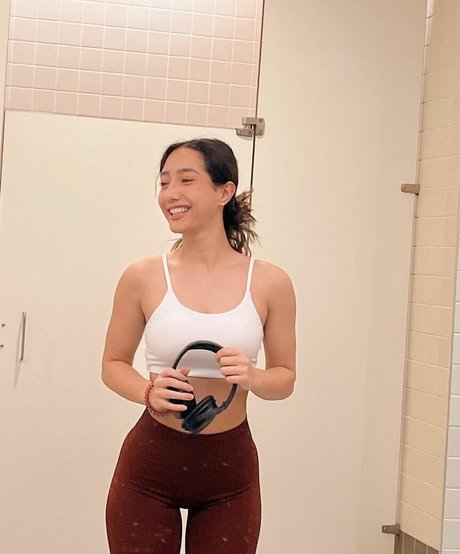 Sabrina Pezeshkian erotic model image