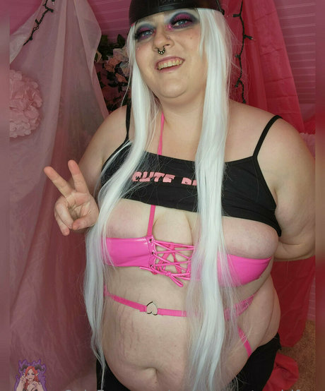 curvymonstergirlfree porn model image