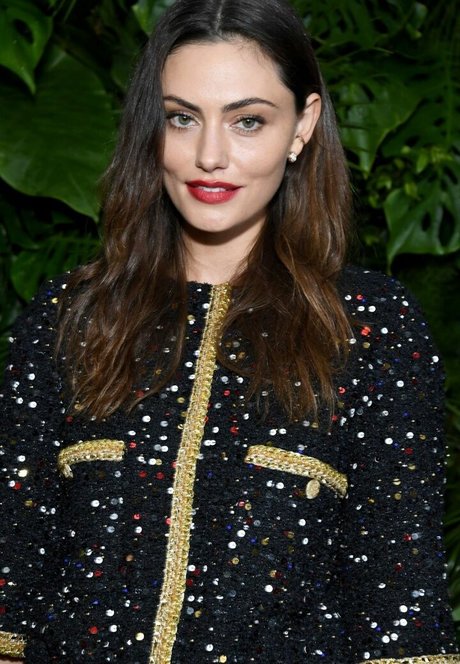 Phoebe Tonkin art actress gallery