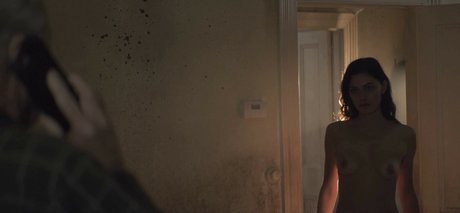 Phoebe Tonkin naked model photo