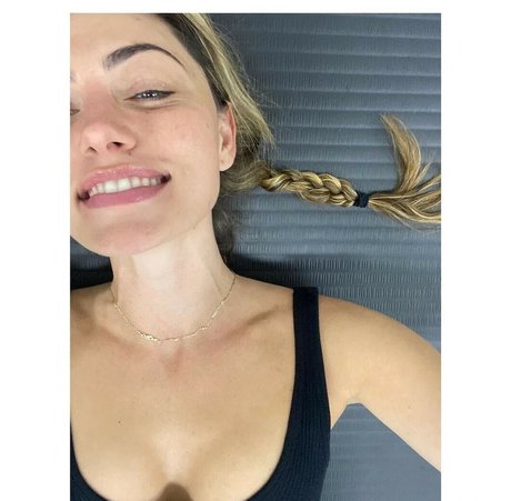 Phoebe Tonkin star top archive