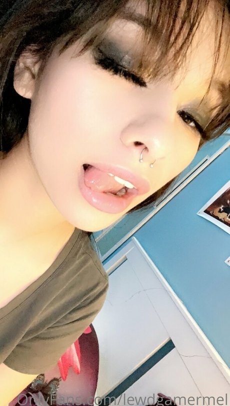 lewdgamermel naked star photo