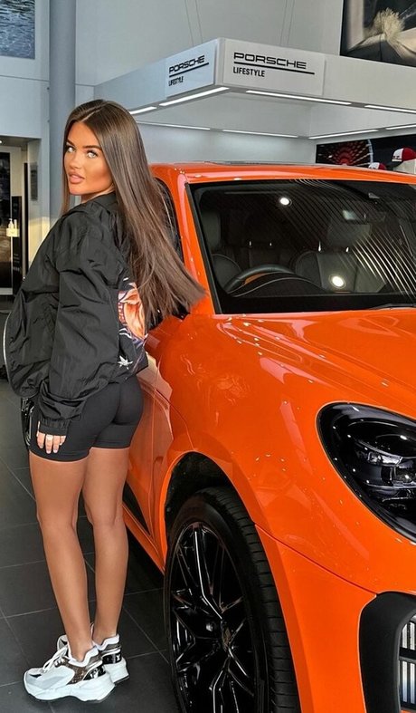 Mia Wood Hall pornstar art pic