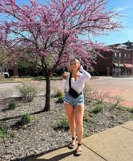 Sierra Bellingar Quick model image