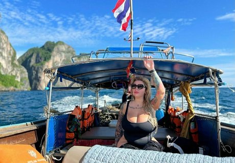 dilylabloom naked pornstar picture