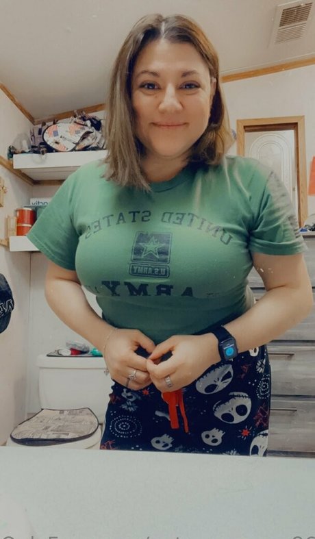 notyourqueen86 naked model images