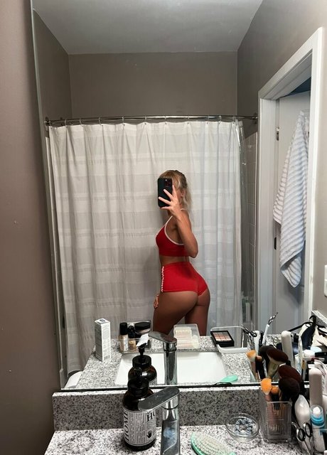 sydneysweety18 naked model img