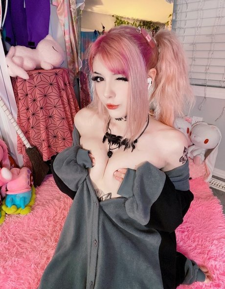 Meggii Cosplay star art galleries