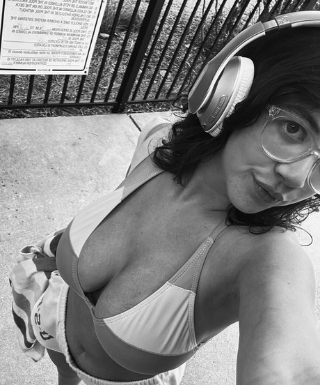 Savannah Straff porn star photo