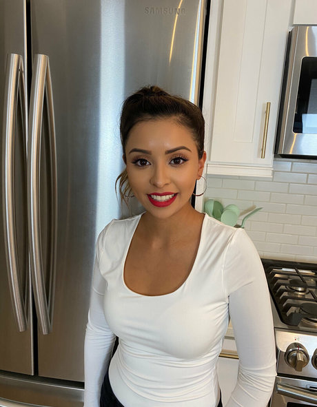 irisinthekitchen nudes star archive