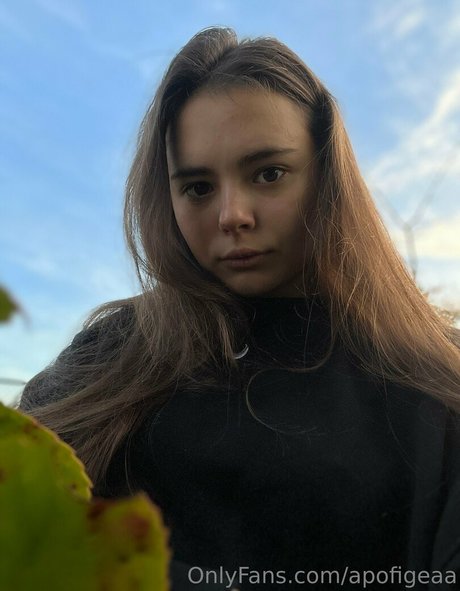 Apofigeaa naked star pics