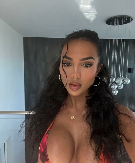 Arianna Ajtar sex model pictures