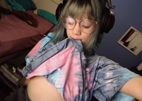 online succubus model hd photo