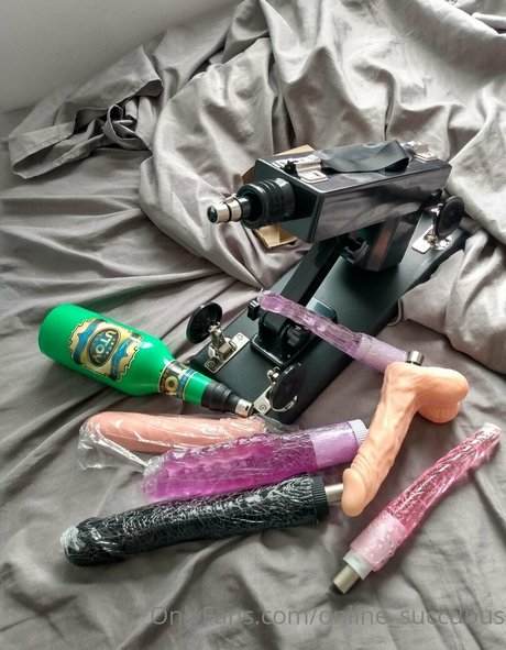 online succubus high quality model pic