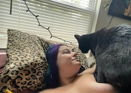 cali luve art star photo