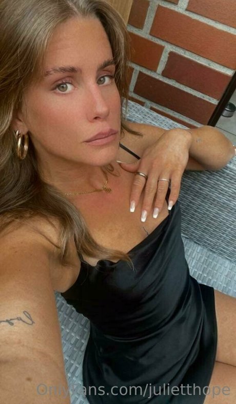 julietthope star photo