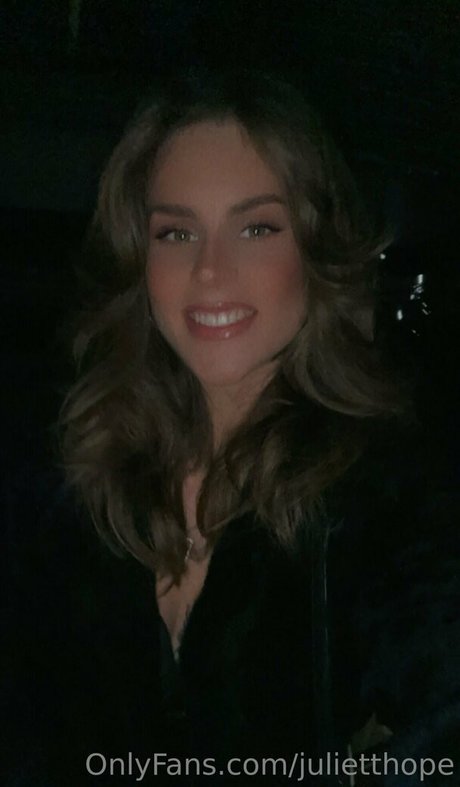 julietthope model naked photo