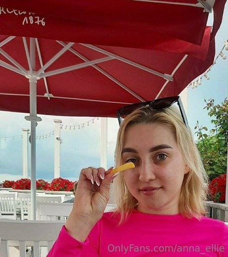 anna ellie free model image