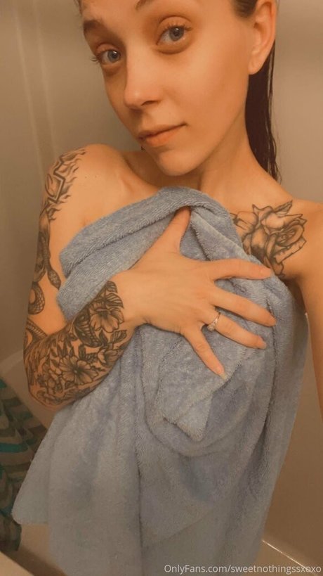 sweetnothingssxoxo pornographic model image