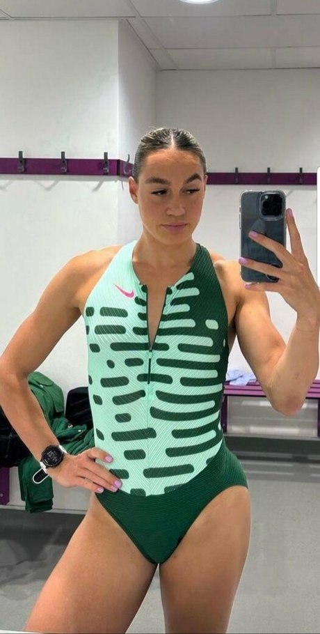 Holly Mills sex model pic