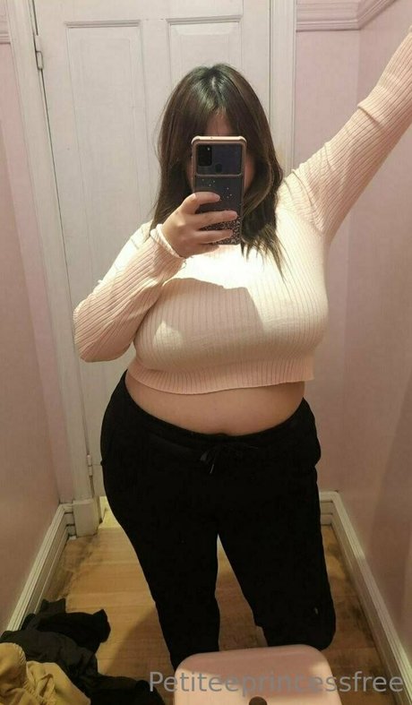 petiteeprincessfree model image