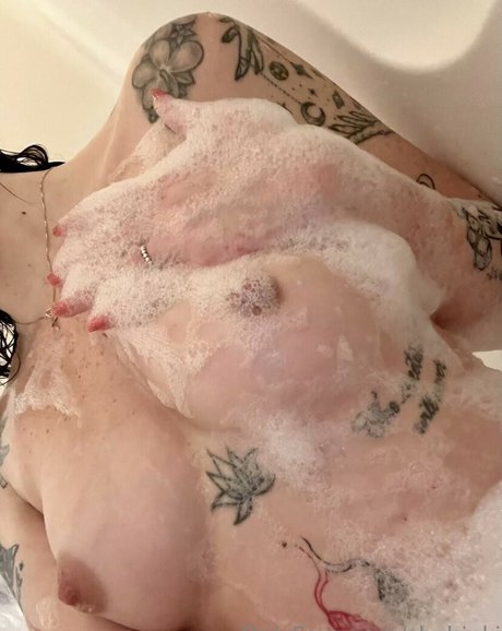 Shabinki nude star photo