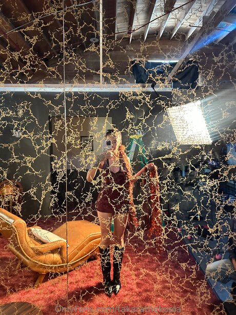 Takarathekoala nude model gallery