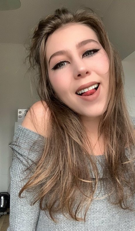 WeronikaAria star high quality pictures