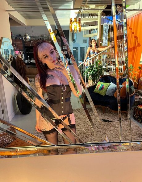 nicoletters sexy actress photo