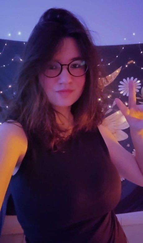 Abeia Mel star hot photo