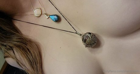 she is sam art actress gallery