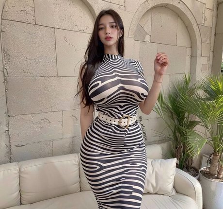 Yua Lim erotic model pictures