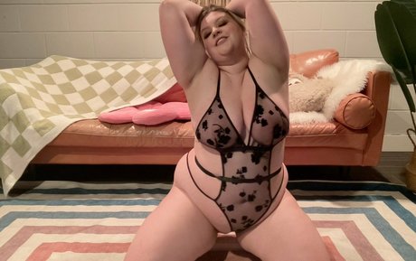 ellesbelly naked star gallery