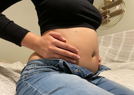 asianbellygirl star free picture