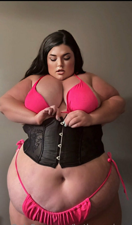 katkummings nude model galleries