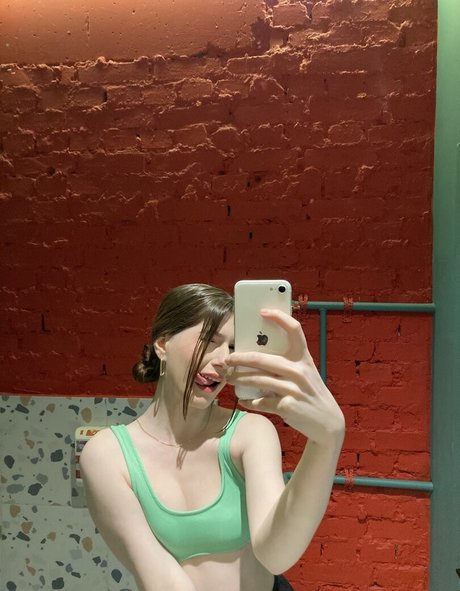 Hot Pearl sex model picture